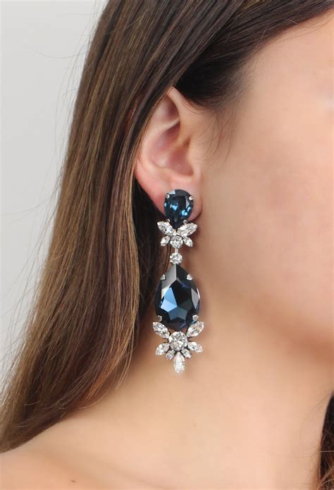 earrings for navy blue gown.